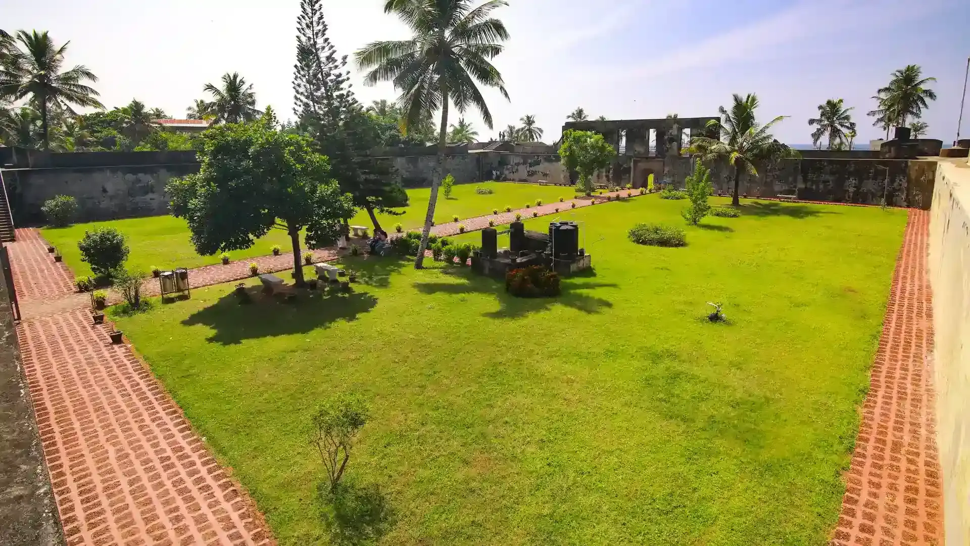 Anchuthengu Fort